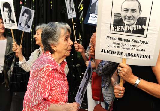 La justice française doit décider de l’extradition vers l’Argentine d’un tortionnaire présumé (Carolina Rosendorn/ Le Monde)