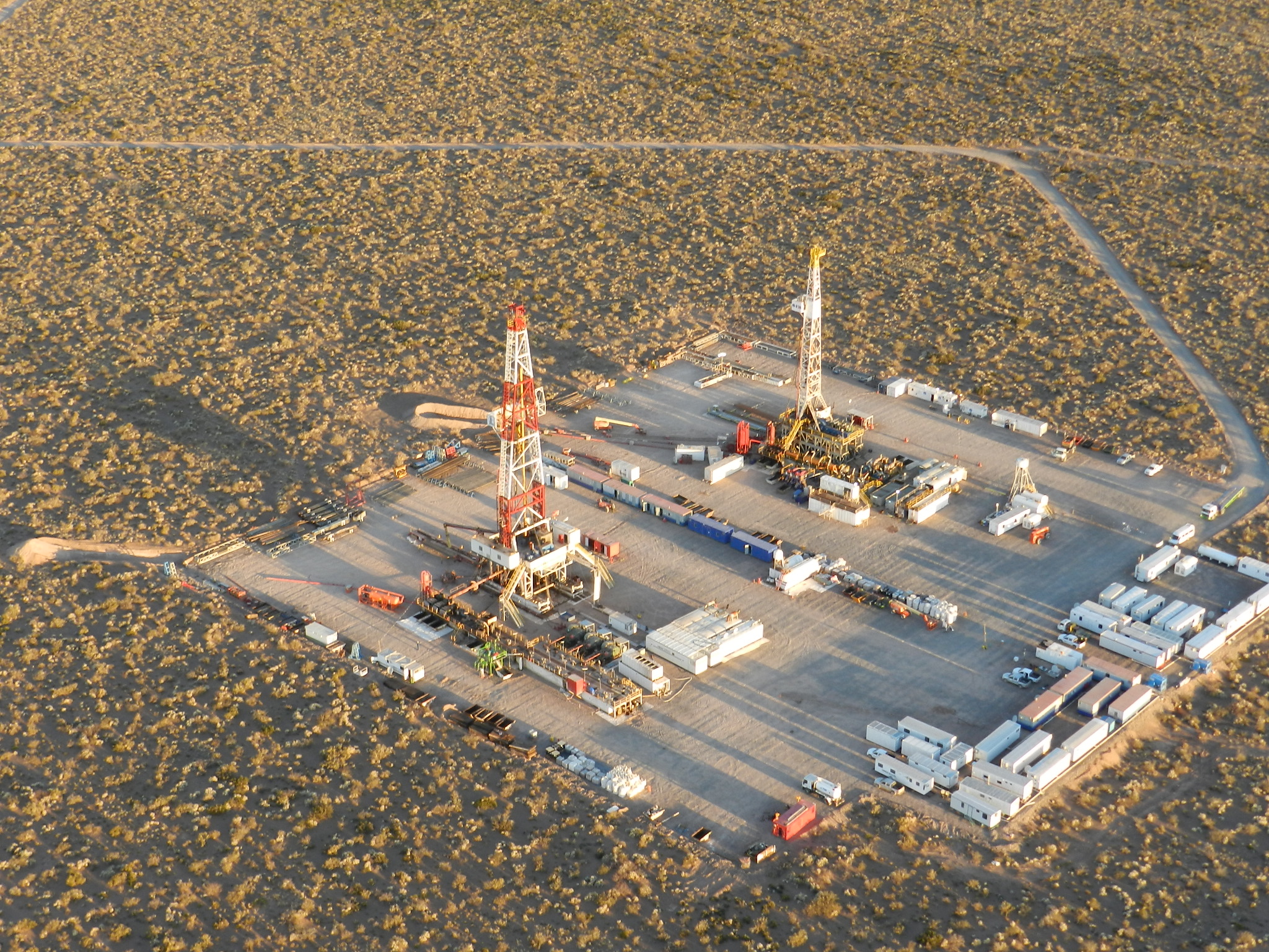 Добыча нефти. Нефть и природный газ аргентины. Полезные ископаемые аргентины. Добыча мазута. Фолклендские острова нефть.