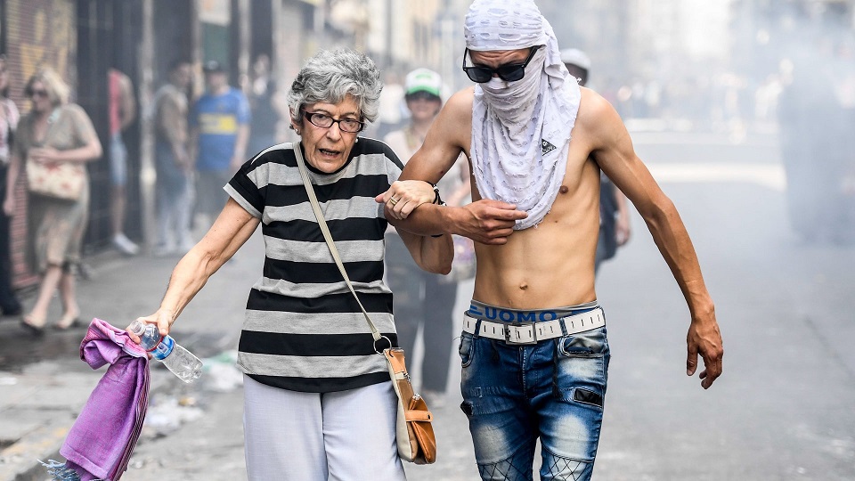 L’Argentine aujourd’hui et sans filtre : Face à la violence néolibérale, le peuple résiste dans la rue (Cora Gamarnick/Revista Anfibia)