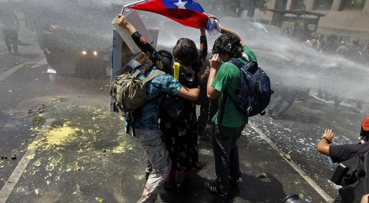 Le Chili en temps de pandémie :  entre l’onde de choc de la révolte d’octobre et les risques de reprise en main néolibérale (Alex G. et Franck Gaudichaud/ CETRI)