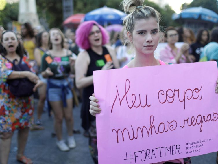 Scandale. Au Brésil, des évangéliques perturbent l’avortement d’une fillette de dix ans violée (Courrier International/ El País Brasil)