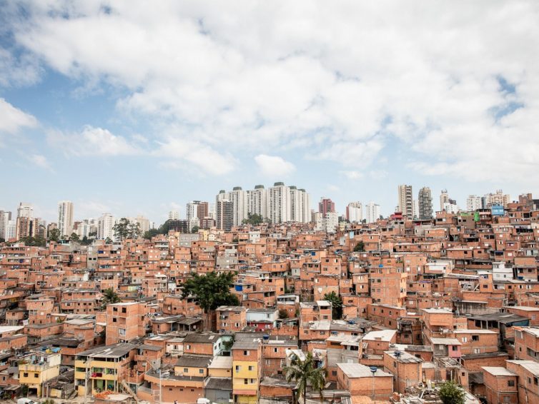 Autodéfense sanitaire dans les favelas de São Paulo (Erick Corrêa / Lundi Matin / Traduction : Rosa Basiluzzo)