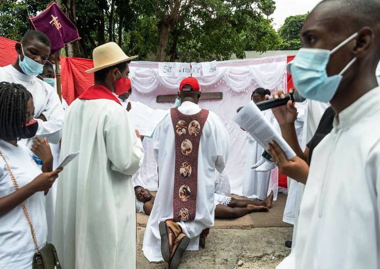 Enlèvement de religieux en Haïti : «Auparavant, les gangs se contentaient de s’en prendre aux civils» (interview de Frédéric Thomas du CETRI / Libération / France 24)
