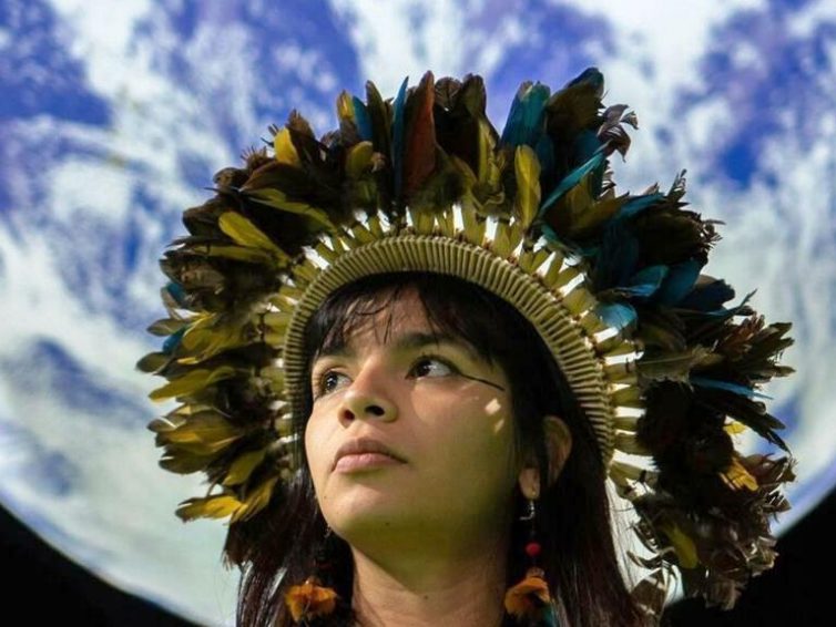 COP26 : Txai Surui, 24 ans, nouveau visage de la défense de l’Amazonie (Aude Mazoue / France 24)