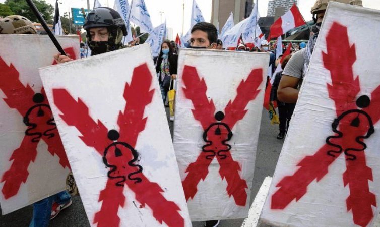 Pérou :  rejet de la procédure de destitution du président Castillo (Meriem Laribi – RT France / Rosa Messaoui – L’Humanité)