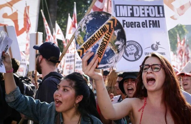Les Argentins en masse dans la rue contre un accord avec le FMI (TV5Monde / AFP)