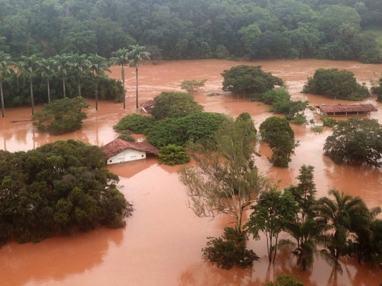 Inondations meurtrières et dégâts environnementaux au Brésil (revue de presse)