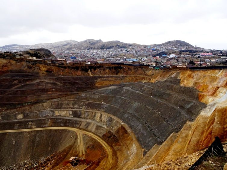 Pérou : Castillo face aux « maîtres de la mine » (Vincent Ortiz / Le Vent se Lève)