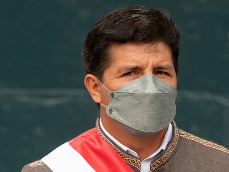 Pérou: le président Castillo propose de réunir une assemblée constituante (revue de presse)