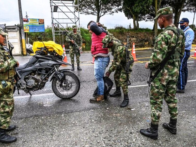 Colombie : le Clan del Golfo organise une “grève armée” et multiplie les violences (revue de presse)