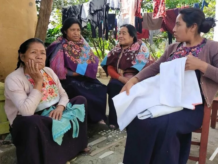 Au Mexique, les artisanes indigènes face aux géants de la mode (reportage d’Antonella Francini / RFI)