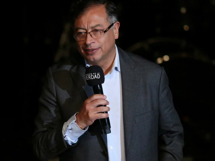 Colombie : le président élu Gustavo Petro propose un cessez-le-feu à l’Armée de libération nationale (France 24)