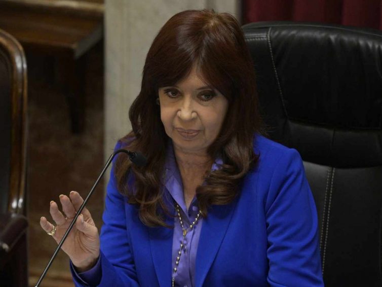 🇦🇷 En Argentine, douze ans de prison requis contre la vice-présidente, Cristina Kírchner (Le Monde / France 24)
