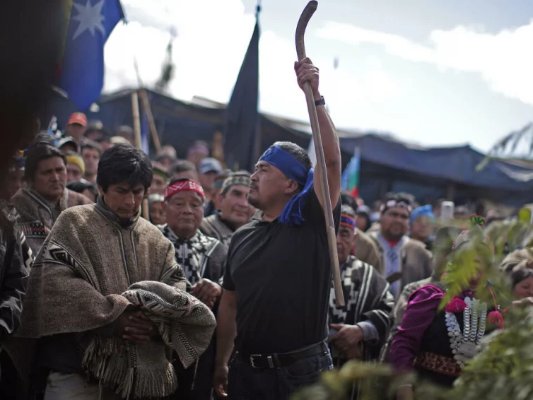 🇨🇱 Tensions au Chili après l’arrestation du leader mapuche Héctor Llaitúl (RFI)