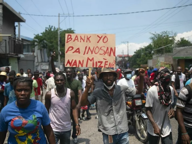 🇭🇹 Haïti: les manifestations paralysent le pays, de plus en plus isolé (RFI)