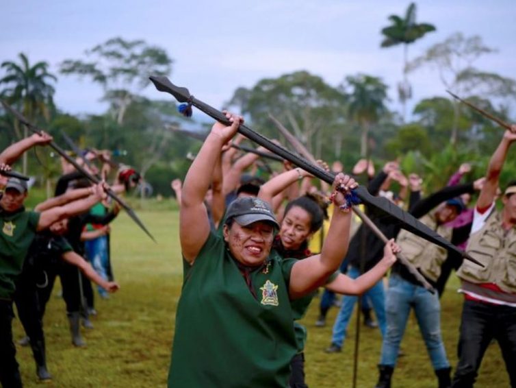 🇧🇷 Les gardes indigènes d’Équateur, protecteurs de la forêt amazonienne (TV5 Monde)