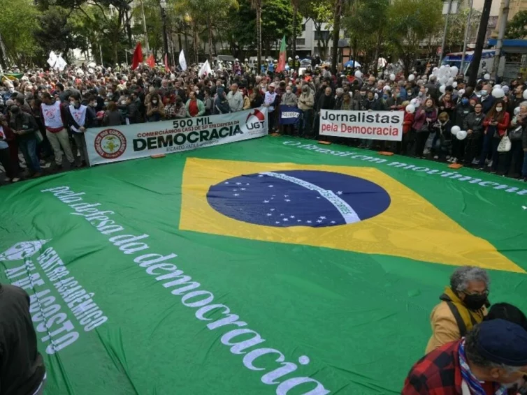 🇧🇷 Au Brésil, la violence gangrène les élections générales (France 24)