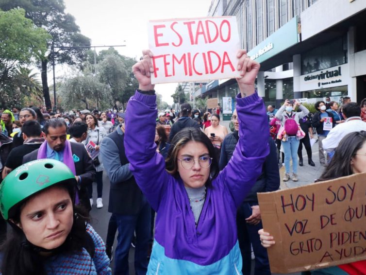 🇪🇨 Un féminicide dans une école de police scandalise l’Équateur (François-Xavier Gomez-Libération / Euronews)