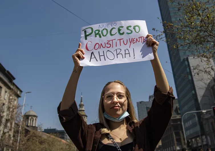 🇨🇱 Au Chili, le processus constitutionnel se poursuit tant bien que mal (Naïla Derroisné – France-Info / Flora Genoux Le Monde / Espaces Latinos)