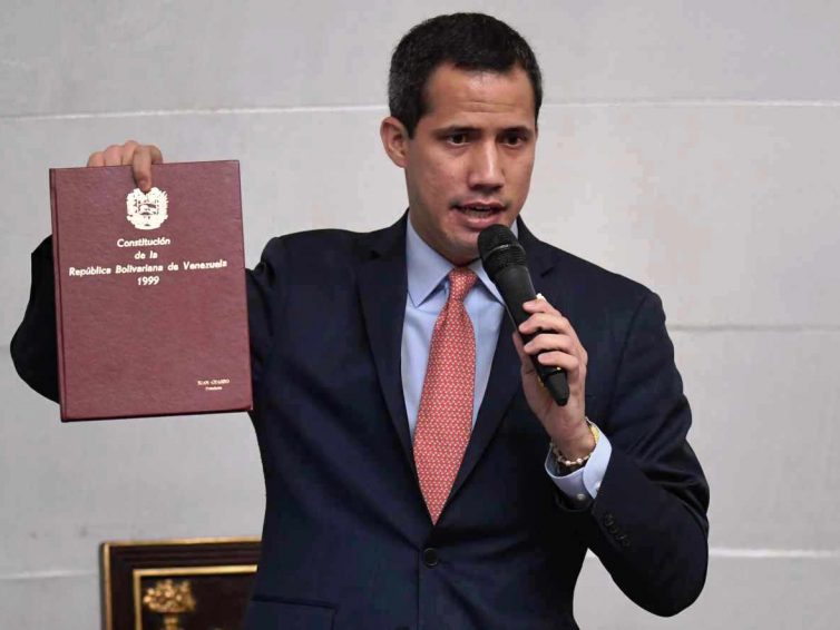 🇻🇪 Au Venezuela, Juan Guaidó lâché par une grande partie de ses soutiens (Le Monde / AFP)