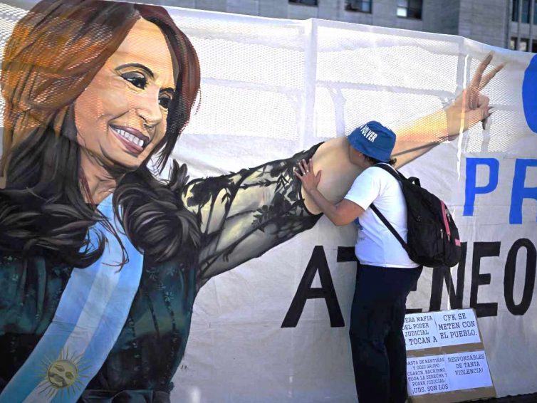 🇦🇷 Argentine : condamnation de la vice-présidente Cristina Kirchner à six ans de prison et à l’inéligibilité (revue de presse)