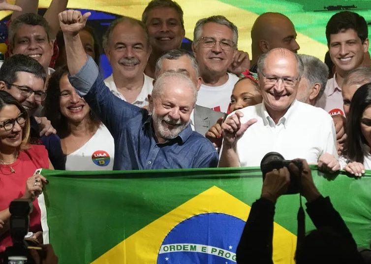 Brésil. Lula, les gauches et une présidence à haut risque (Janette Habel / Contretemps)
