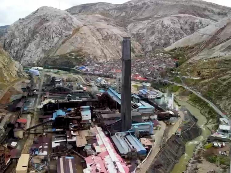 🇵🇪 Pérou : une possible réouverture de la fonderie de La Oroya fait craindre pour la santé publique (un reportage de Juliette Chaignon et Guillaume Gosalbes / France 24)
