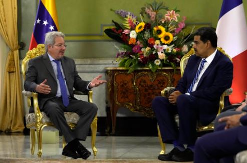 🇻🇪 La France normalise ses relations avec le Venezuela du président Maduro (Le Monde)
