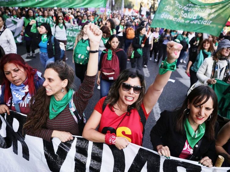 🇦🇷 Argentine: les femmes dans la rue, le candidat anti-avortement Milei dans le viseur (TV5 Monde / Mediapart)