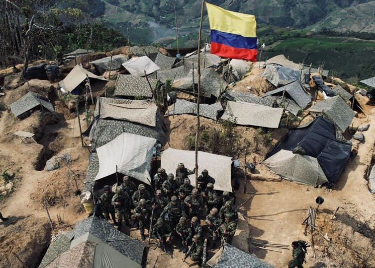 🇨🇴 Colombie: Bogotá et une dissidence des Farc s’accordent sur un cessez-le-feu (RFI)
