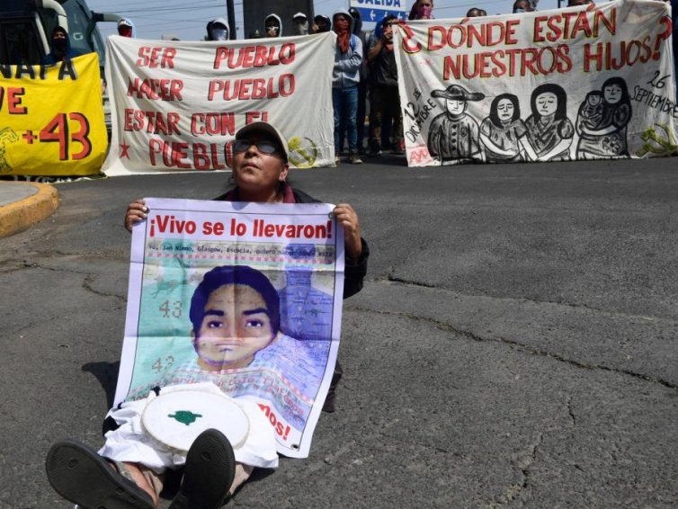 🇲🇽 Au Mexique, des zones d’ombre subsistent sur la disparition des quarante-trois étudiants d’Ayotzinapa (Luis Reygada – L’Humanité / RFI)