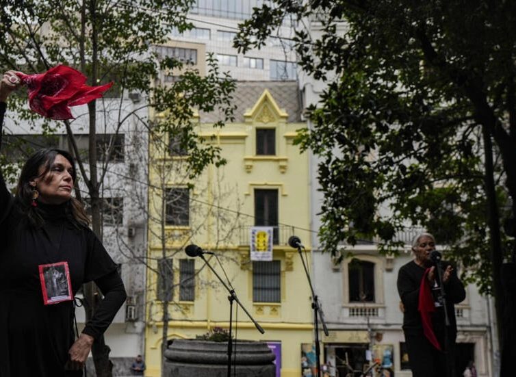 🇨🇱 Cinquante ans du coup d’État au Chili: la résistance des femmes (reportage de Naïla Derroisné et interview de Samuel Laurent Xu par Emmanuelle Bastide / RFI)