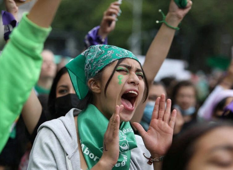 Droit à l’avortement : en Amérique latine, la “vague verte” poursuit sa course malgré les obstacles (Barbara Gabel / France 24)