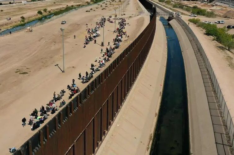 🇺🇸 🇲🇽 Biden « obligé » d’agrandir le mur à la frontière mexicaine (Luis Reygada / L’Humanité)