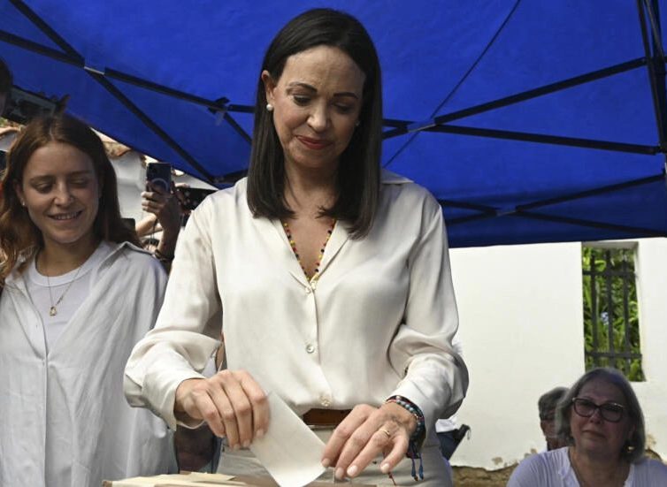 🇻🇪 Présidentielle au Venezuela : María Corina Machado remporte les primaires de l’opposition (France 24 / France Culture / RFI)