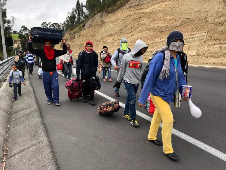 🇪🇨 🇻🇪 Équateur: sur la route, pour aider les migrants vénézuéliens (reportage de Éric Samson / RFI)