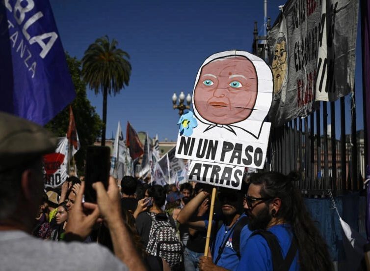 🇦🇷 Argentine: face à la présidence Milei, les organisations sociales donnent de la voix (reportage de Théo Conscience / RFI)
