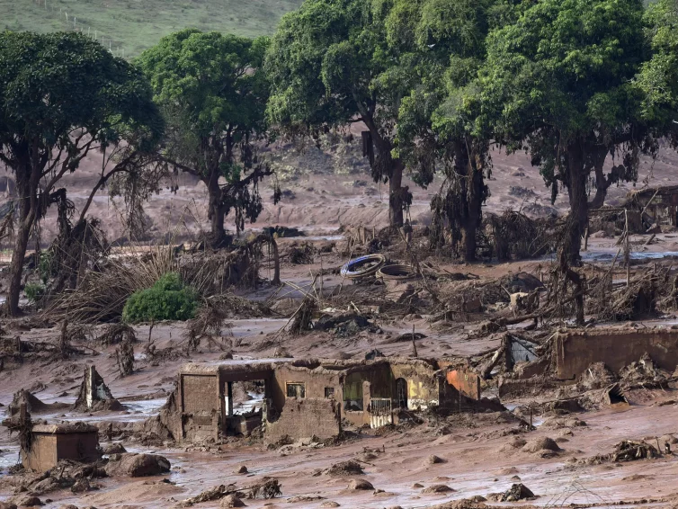 🇧🇷 Brésil: Vale, Samarco et BHP condamnés à payer 9,56 milliards de dollars pour une catastrophe écologique (France 24 / AFP)