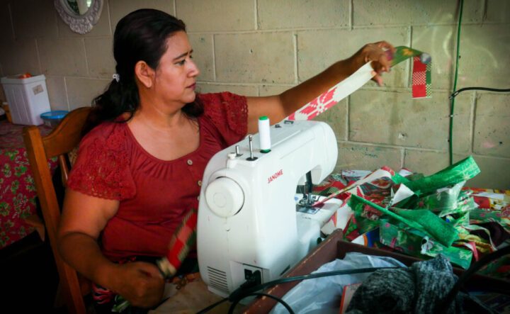 🇸🇻 Les entreprises de textiles continuent d’enfreindre les droits du travail au Salvador (Inter Press Service / Traduction par Mandou Diao – Espaces Latinos) [fr.esp.]