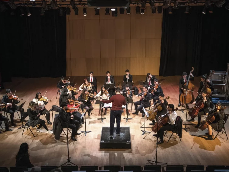🇨🇱 L’Orchestre de jeunes de La Pintana, un modèle d’émancipation venu des barrios du Chili (Nadège Dubessay / L’Humanité)