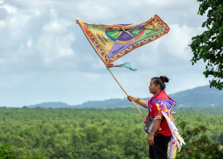 🇫🇷 🇬🇫 En Guyane, les autochtones réclament la vérité sur les pensionnats de la honte (Tristan Dereuddre  / Politis)