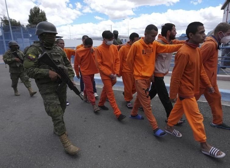 🇪🇨 Équateur: plus de dix mille arrestations dans le cadre de la «guerre interne» contre le crime (RFI)