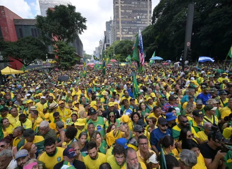 🇧🇷 Brésil : à São Paulo, Bolsonaro dénonce son inéligibilité devant des milliers de partisans (Luis Reygada / L’Humanité)