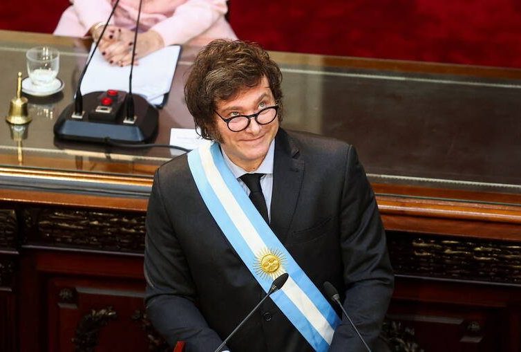 🇦🇷 Argentine : le président d’extrême droite Javier Milei promet du «conflit» aux parlementaires avant de demander de la «patience» et de la «confiance» à la population (Libération-AFP / TV5 Monde)