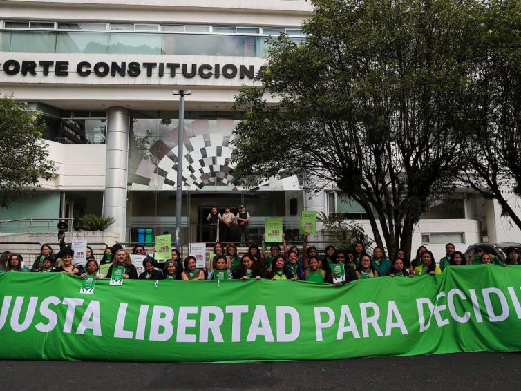 🇪🇨 Droit à l’IVG : les féministes équatoriennes en appellent à la Cour constitutionnelle (Luis Reygada / L’Humanité) / La marea verde llega a Ecuador (Catalina Oquendo / El País) fr.esp.