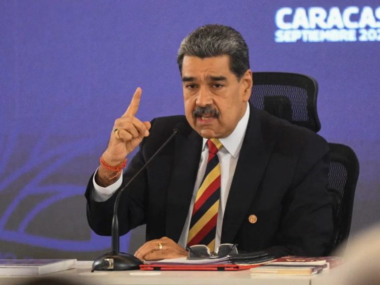 🇺🇸 🇻🇪 Venezuela : Donald Trump envisage des frappes terrestres, Nicolás Maduro dénonce les « coups d’État fomentés par la CIA » (Clémentine Eveno / L’Humanité)