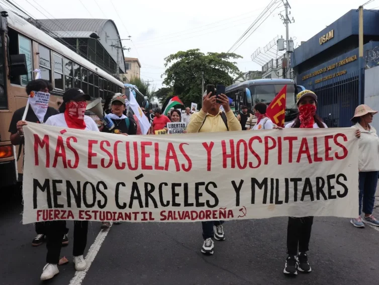 🇸🇻 Salvador : les mouvements sociaux au front contre les attaques de Bukele (Claire Comeliau / Le Journal des Alternatives)