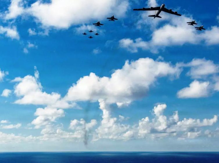 🇺🇸 🇻🇪 Les États-Unis frappent trois nouveaux navires, faisant au moins huit morts dans le Pacifique (RFI / France 24)