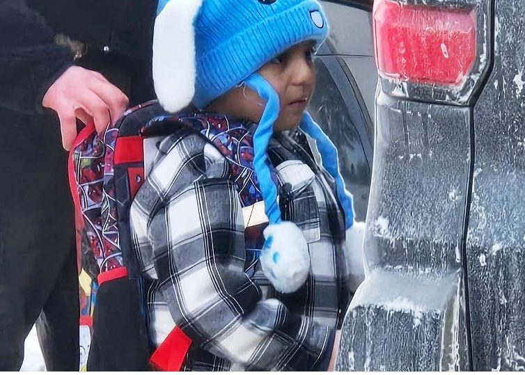 🇺🇸 🇪🇨 Liam Conejo Ramos, enfant originaire d’Équateur, arrêté par l’ICE (Tom Demars-Granja / L&rsquo;Humanité) / Un agent d’ICE a tenté d’entrer dans le consulat de l’Équateur à Minneapolis, Quito proteste (RFI)