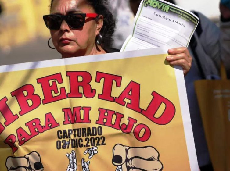 🇸🇻 Au Salvador, des proches de détenus dénoncent les procès de masse (RFI / AFP)